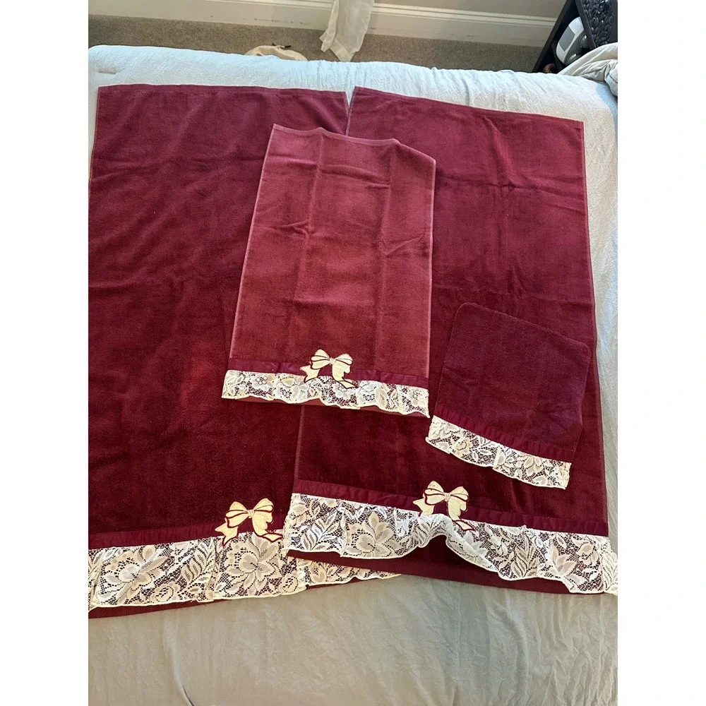 Vtg Elizabeth Gray Tiffany Lace 4pc Towel Set Cranberry Burgundy Bows Made n USA